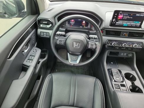 Used 2025 Honda Pilot Elite image 19