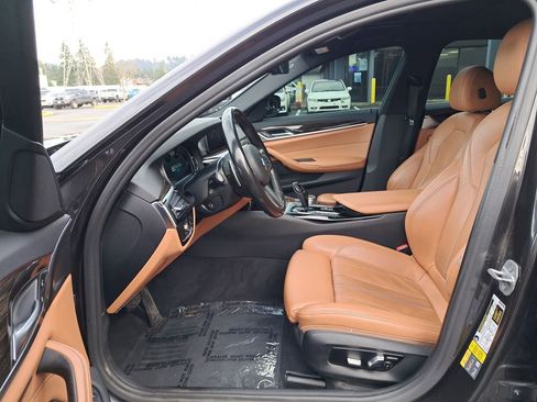 Used 2019 BMW 530e w/ Premium Package image 11