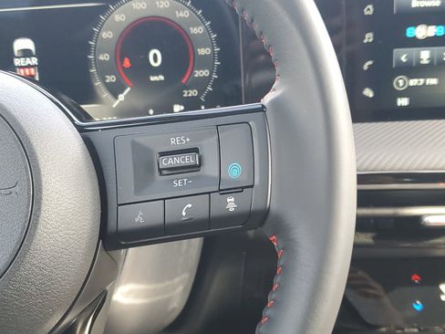 Certified 2025 Nissan Kicks SR image 19