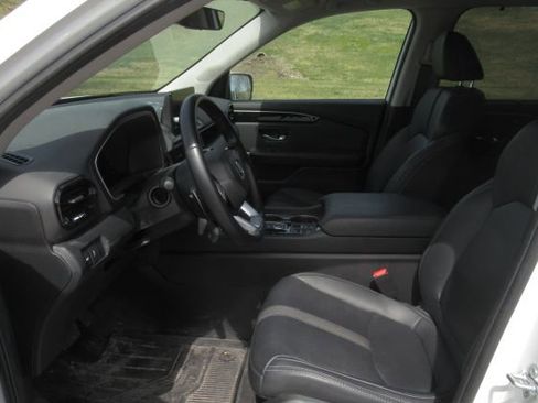 Used 2025 Honda Pilot EX-L image 3