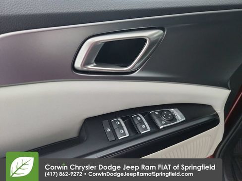 Used 2023 Kia Carnival LX FWD image 20