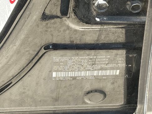 Used 2018 Toyota RAV4 Limited w/ Protection Package FWD image 12