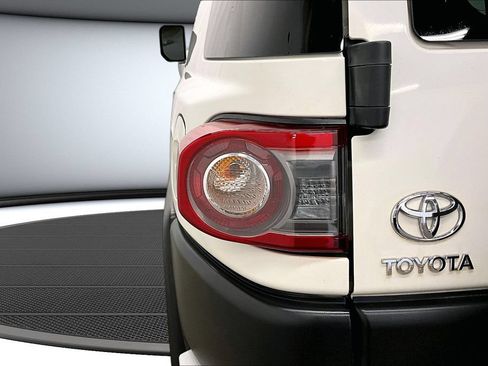 Used 2013 Toyota FJ Cruiser 4WD w/ Upgrade Pkg image 21