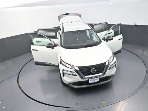 Used 2023 Nissan Rogue S FWD image 31