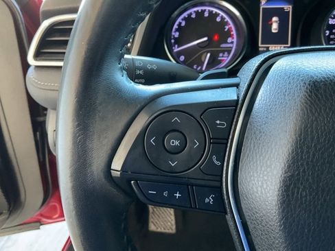 Used 2018 Toyota Camry L image 9