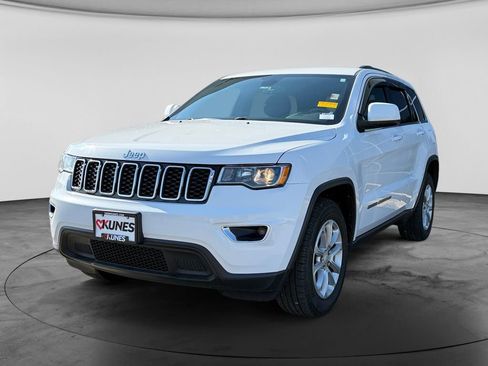 Used 2021 Jeep Grand Cherokee Laredo AWD/4WD image 3