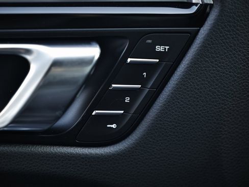 New 2026 Porsche Macan image 19