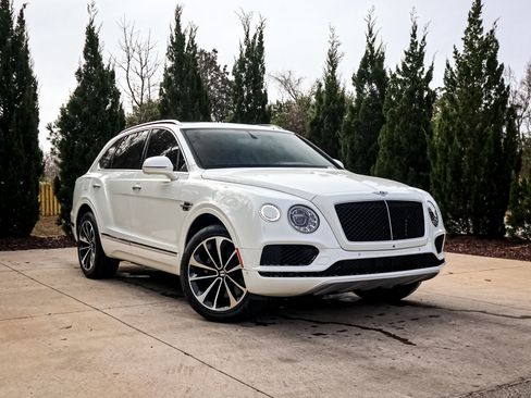Used 2019 Bentley Bentayga image 2