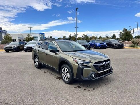 Used 2025 Subaru Outback Premium image 1