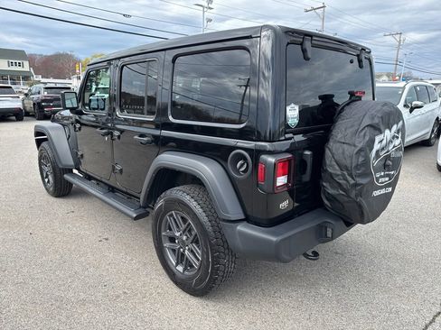 Used 2024 Jeep Wrangler Unlimited Sport AWD/4WD image 3