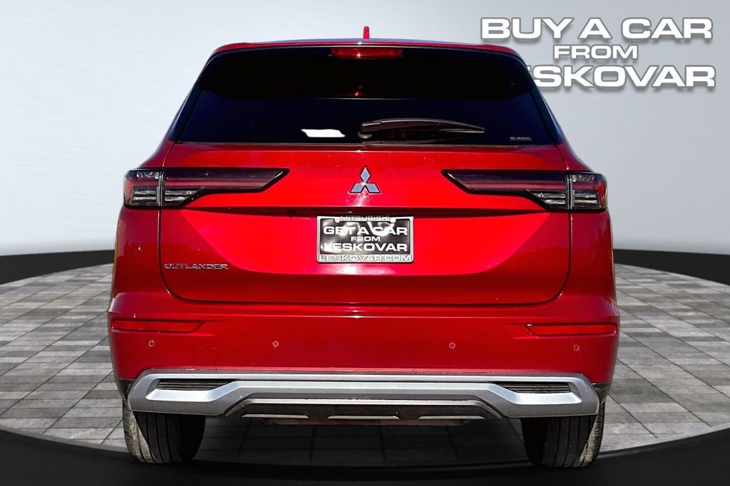 Used 2025 Mitsubishi Outlander AWD image 4