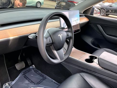 Used 2020 Tesla Model Y Long Range image 17