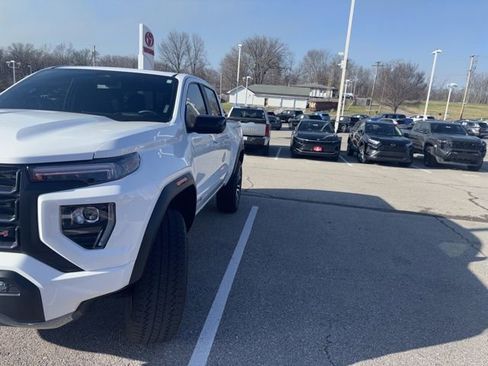 Used 2024 GMC Canyon AT4 w/ AT4 Premium Package image 7