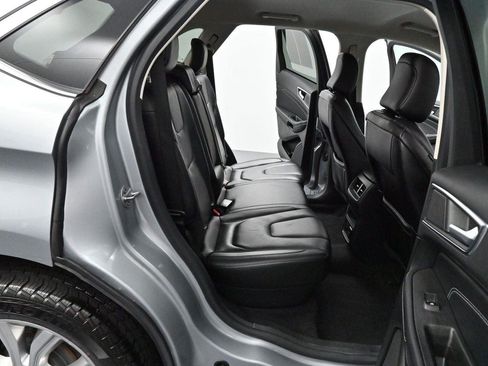 Used 2022 Ford Edge Titanium AWD/4WD image 36