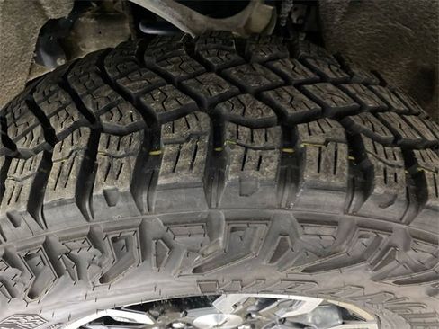 Used 2023 Chevrolet Silverado 1500 ZR2 w/ Technology Package image 23