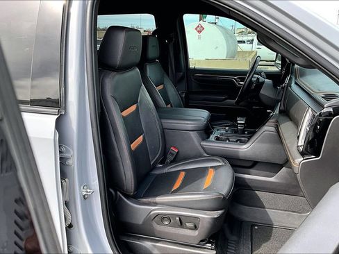 Used 2024 GMC Sierra 1500 AT4 w/ Technology Package AWD/4WD image 9