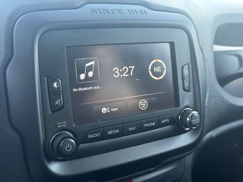 Used 2016 Jeep Renegade Latitude AWD/4WD image 4