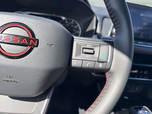 Used 2025 Nissan Rogue SV image 15