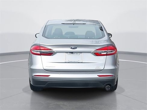 Certified 2020 Ford Fusion SE image 4
