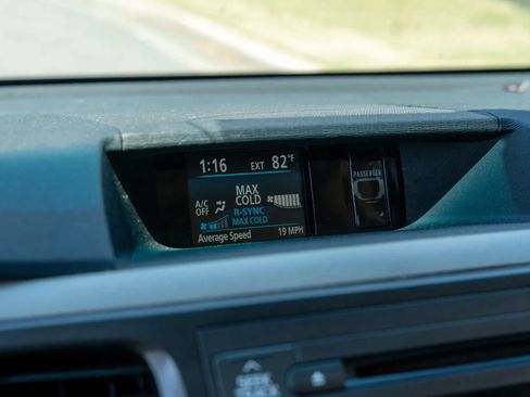 Used 2011 Toyota Sienna XLE w/ Entertainment Pkg FWD image 22