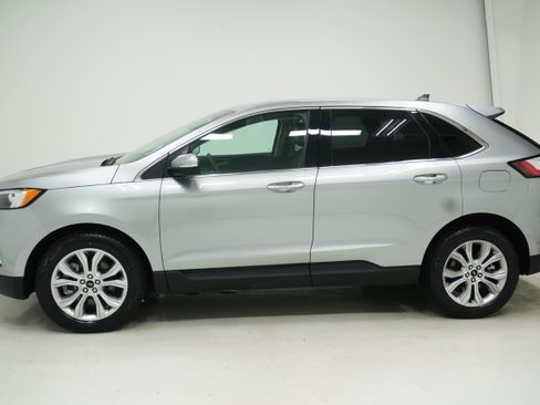 Used 2024 Ford Edge Titanium AWD/4WD image 7