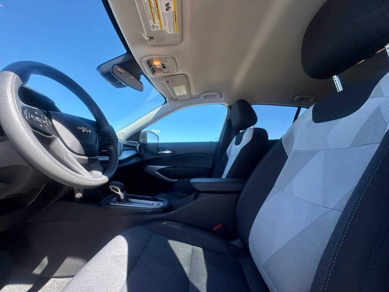 Used 2025 Chevrolet Trax LS FWD image 38