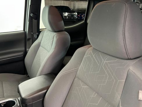 Used 2019 Toyota Tacoma TRD Sport w/ Technology Package RWD image 16