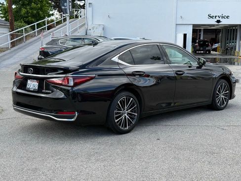 Used 2024 Lexus ES 300h w/ Premium Package image 5