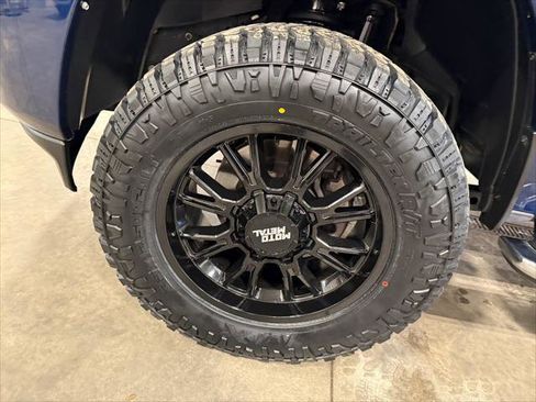 Certified 2024 RAM 2500 Big Horn w/ Sport Appearance Package AWD/4WD image 39