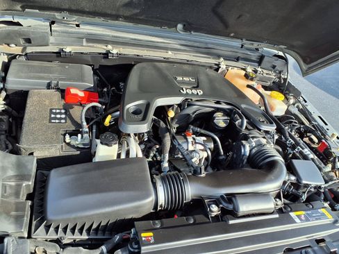 Used 2021 Jeep Wrangler Sport AWD/4WD image 28