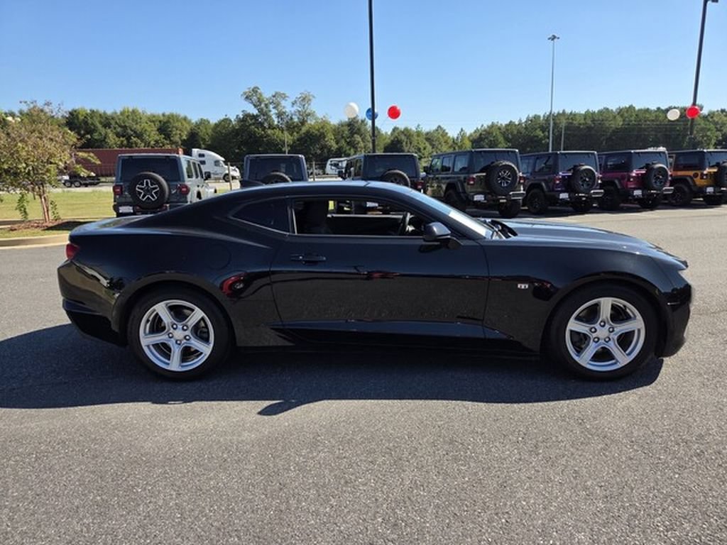 Used 2023 Chevrolet Camaro LT RWD image 10