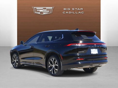 Used 2025 Toyota Crown Signia XLE image 3