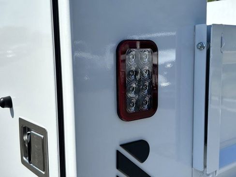 Used 2024 RAM 2500 Tradesman w/ Chrome Appearance Group image 14