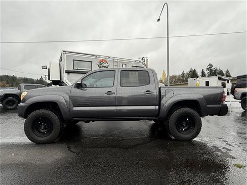 Used 2013 Toyota Tacoma 4x4 Double Cab w/ TRD Sport Pkg image 9
