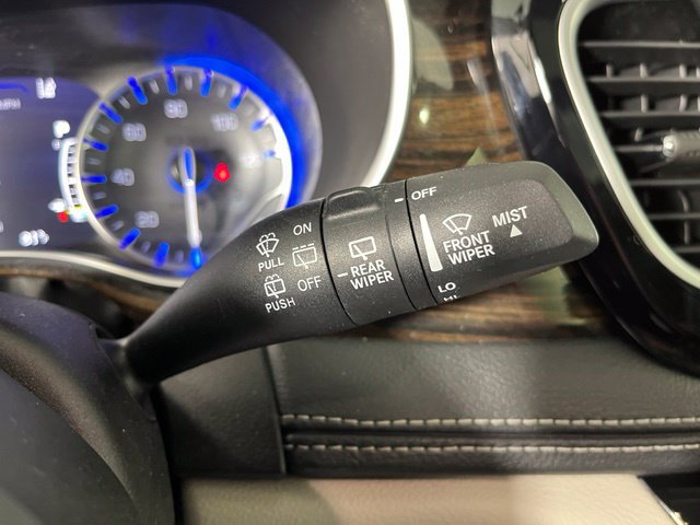 Used 2023 Chrysler Pacifica Limited AWD/4WD image 24