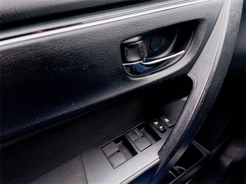 Used 2019 Toyota Corolla L image 13