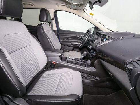 Used 2017 Ford Escape SE w/ Equipment Group 201A image 17