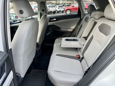 Used 2022 Volkswagen Taos SE image 17