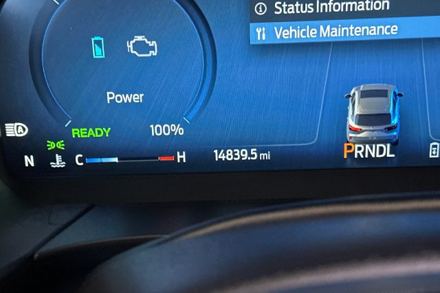 Used 2025 Ford Escape SE w/ PHEV Premium Package FWD image 29