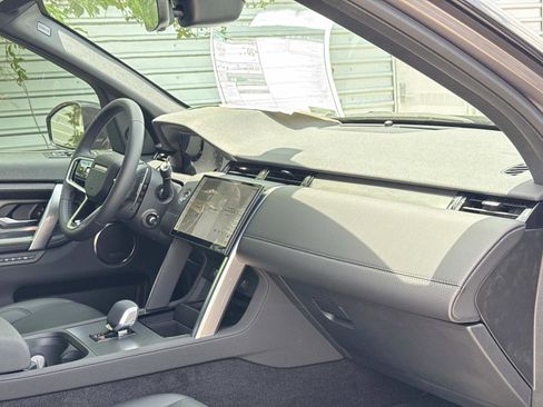 New 2025 Land Rover Discovery Sport Dynamic SE image 10