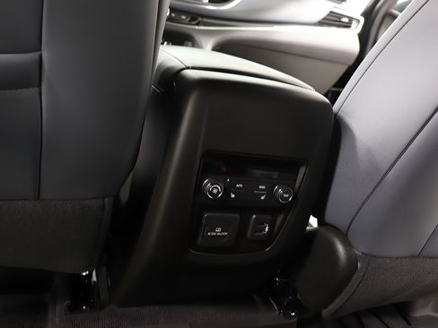 Used 2024 Buick Enclave Premium w/ LPO, Black Accent Package AWD/4WD image 26
