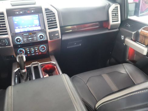 Used 2015 Ford F150 Platinum w/ Equipment Group 701A Luxury AWD/4WD image 32