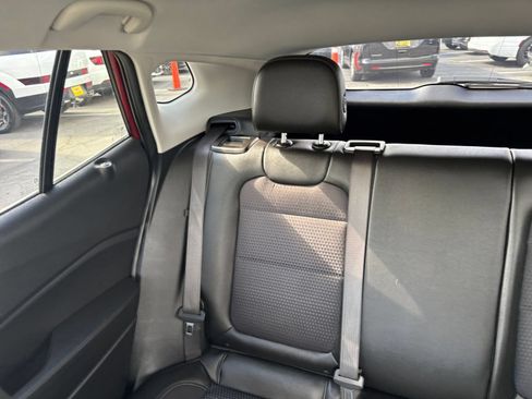 Used 2025 Chevrolet Trax LT FWD image 39
