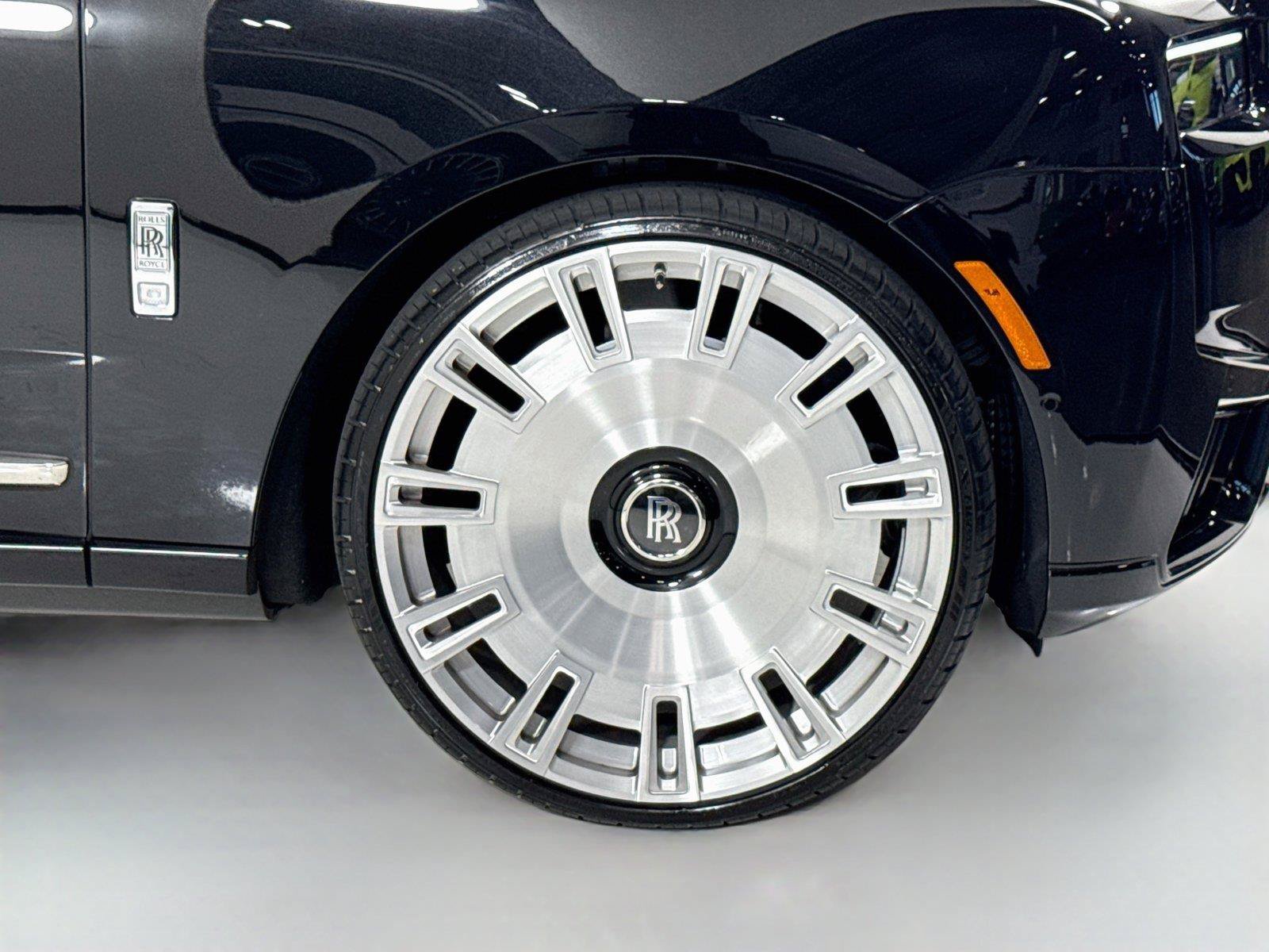 Used 2025 Rolls-Royce Cullinan AWD/4WD image 39