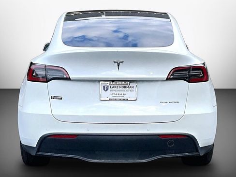 Used 2021 Tesla Model Y Long Range AWD/4WD image 7