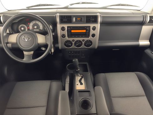 Used 2010 Toyota FJ Cruiser 2WD image 19