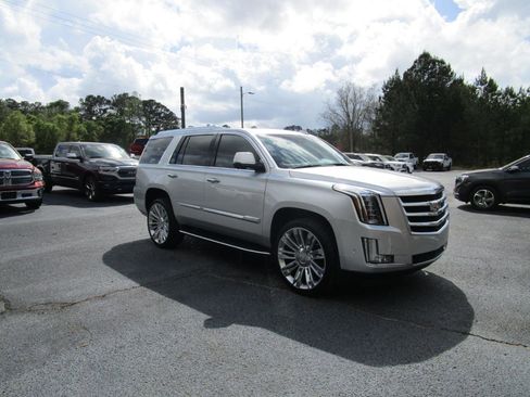 Used 2020 Cadillac Escalade Luxury image 5