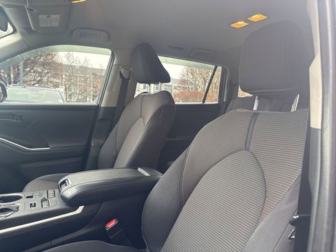 Used 2021 Toyota Highlander LE image 33