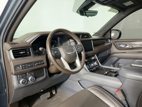 Used 2021 GMC Yukon Denali w/ Denali Premium Package image 3