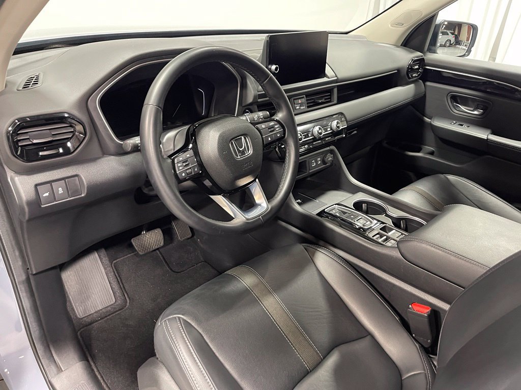 Used 2025 Honda Pilot Touring image 21